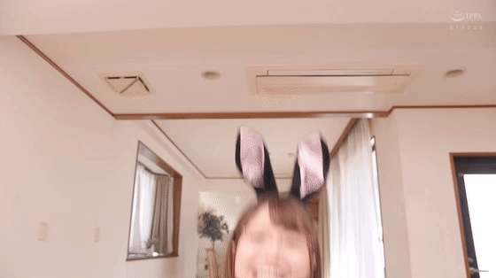 1mtall00015 佐知子 の乳揺れGIF画像1