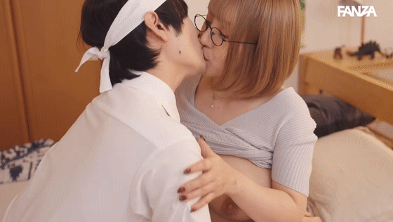 royd00235 安斉愛結 の乳揺れGIF画像1