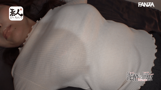 srom100 新山ちなつ 乳揺れGIF画像2