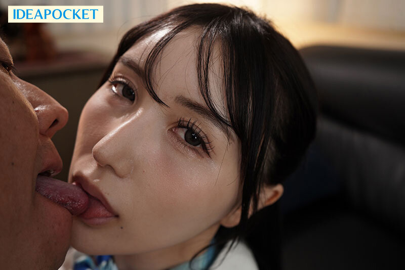 ipzz00777_フライト後の滞在先で変態脚フェチ機長と汗だくベロキス性交に溺れる美脚パンストCA 藤咲まい 巨乳画像3