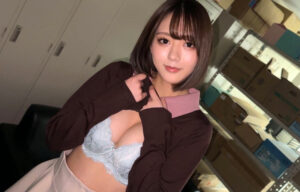 smgn040M女巨乳素人marinoの乳揺れ画像4