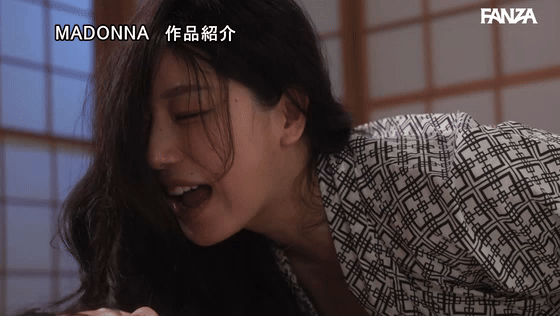 jur00881 三比菜々美 の乳揺れGIF画像12